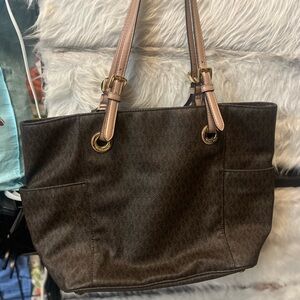 Michael Kors. Elegant Brown Tote Bag